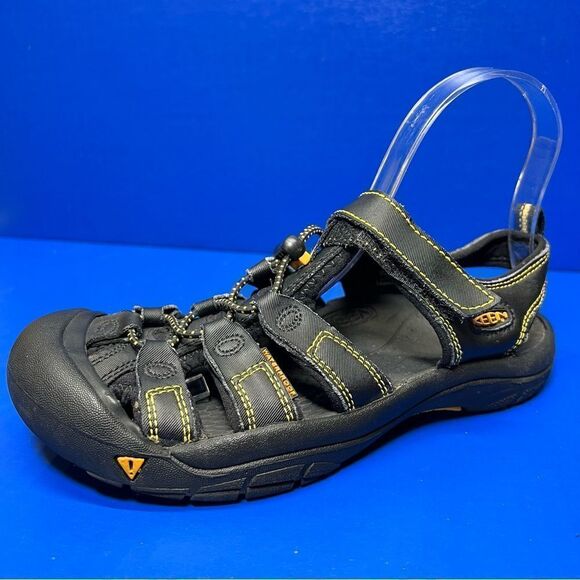 KEEN Boys Newport H2 Waterproof Black Hiking Sandals 5 - Picture 1 of 9